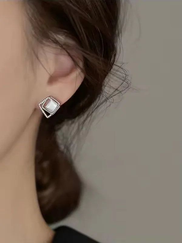 925 Ayar Gümüş Kristal Taşlı Geometrik Kare Küpe