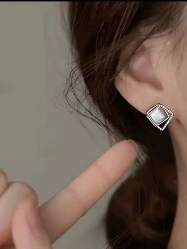 925 Ayar Gümüş Kristal Taşlı Geometrik Kare Küpe