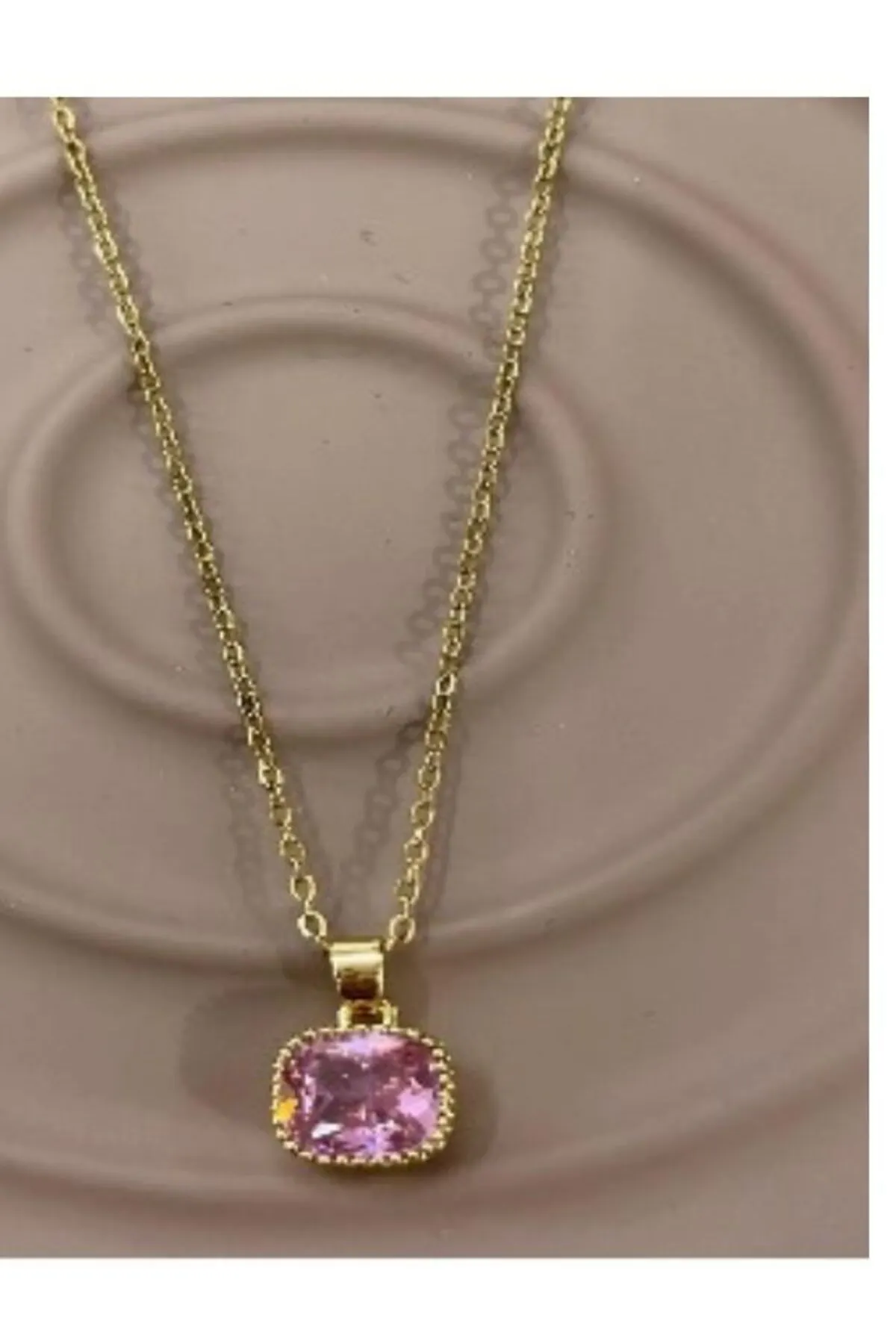 Kare Pembe Zirkon Taşlı Gold Renk Çelik Kolye
