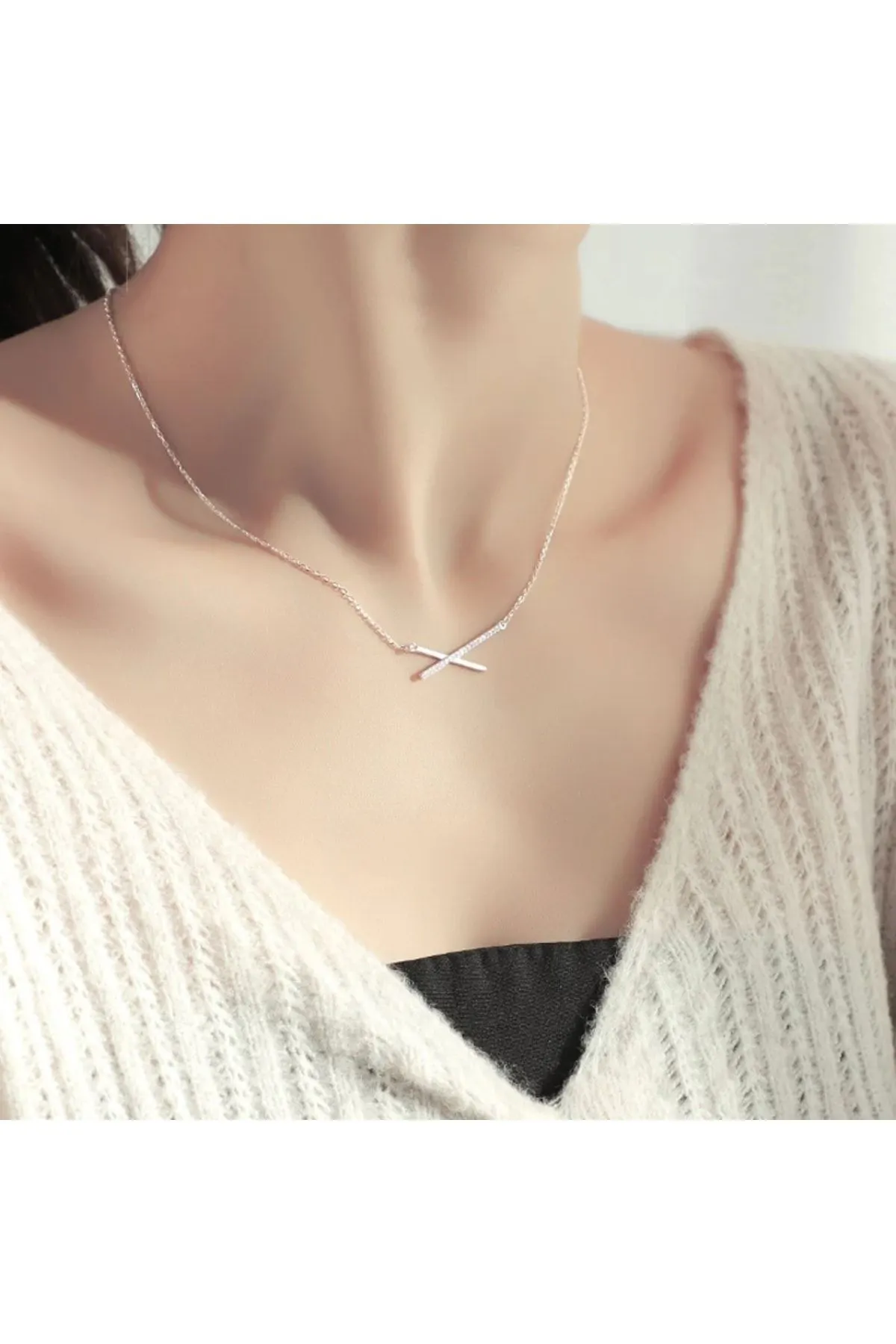 925 Ayar Gümüş Zirkon Taşlı Geometrik Çapraz Kolye