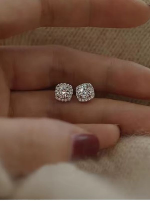 925 Ayar Gümüş Zirkon Taşlı Çiçek Saplama Küpe