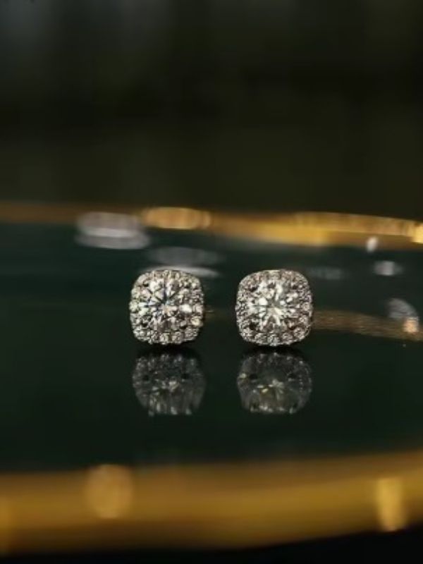 925 Ayar Gümüş Zirkon Taşlı Çiçek Saplama Küpe