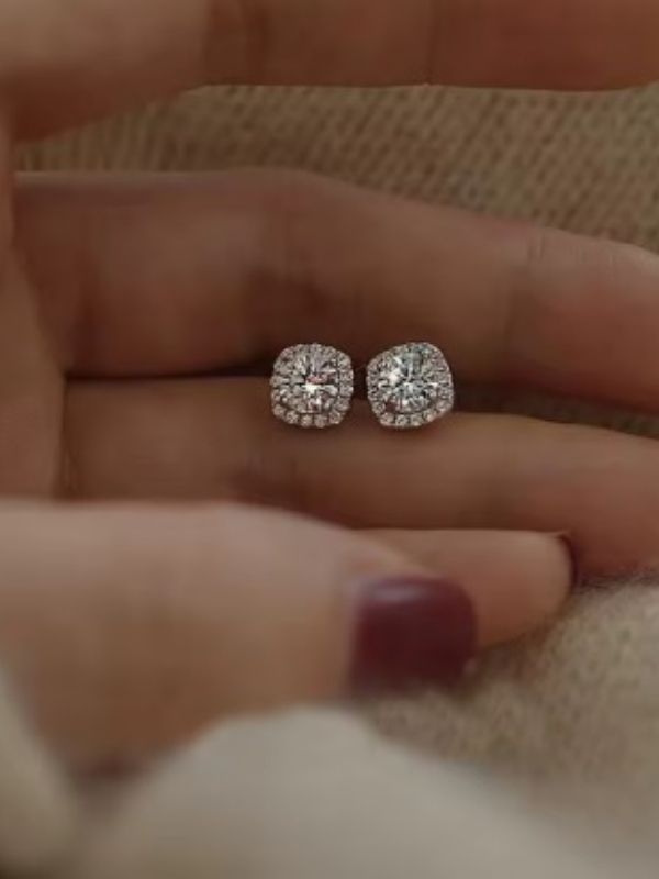 925 Ayar Gümüş Zirkon Taşlı Çiçek Saplama Küpe